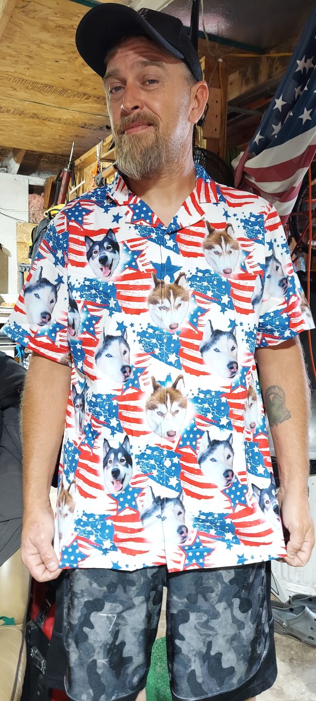 Chemise hawaïenne personnalisée avec visage d’animal de compagnie | Cadeau personnalisé pour les amoureux des animaux de compagnie | Chemise Aloha à motif de feuilles rouges et bleues