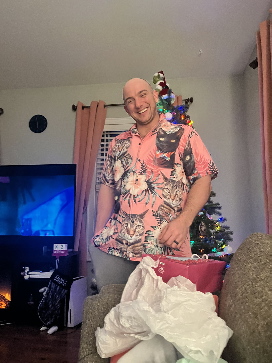 Chemise hawaïenne personnalisée pour les amateurs de chiens | Cadeau personnalisé pour les amoureux des chiots | Chemise Aloha de couleur rose à motif de fleurs