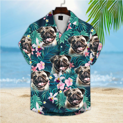 Chemise hawaïenne personnalisée avec visage d’animal de compagnie | Cadeau personnalisé pour les amoureux des animaux de compagnie | Chemise Aloha de feuilles de palmier tropicales sans couture et de fleurs de couleur rose et verte