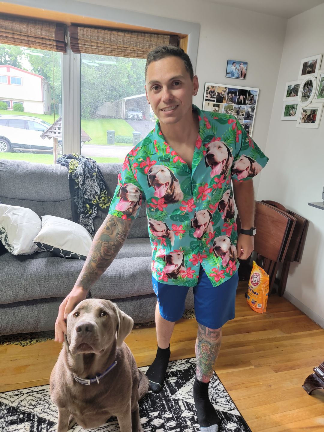 Chemise hawaïenne personnalisée pour les amateurs de chiens | Cadeau personnalisé pour les amoureux des chiots | Chemise Aloha couleur menthe à motif feuilles et fleurs